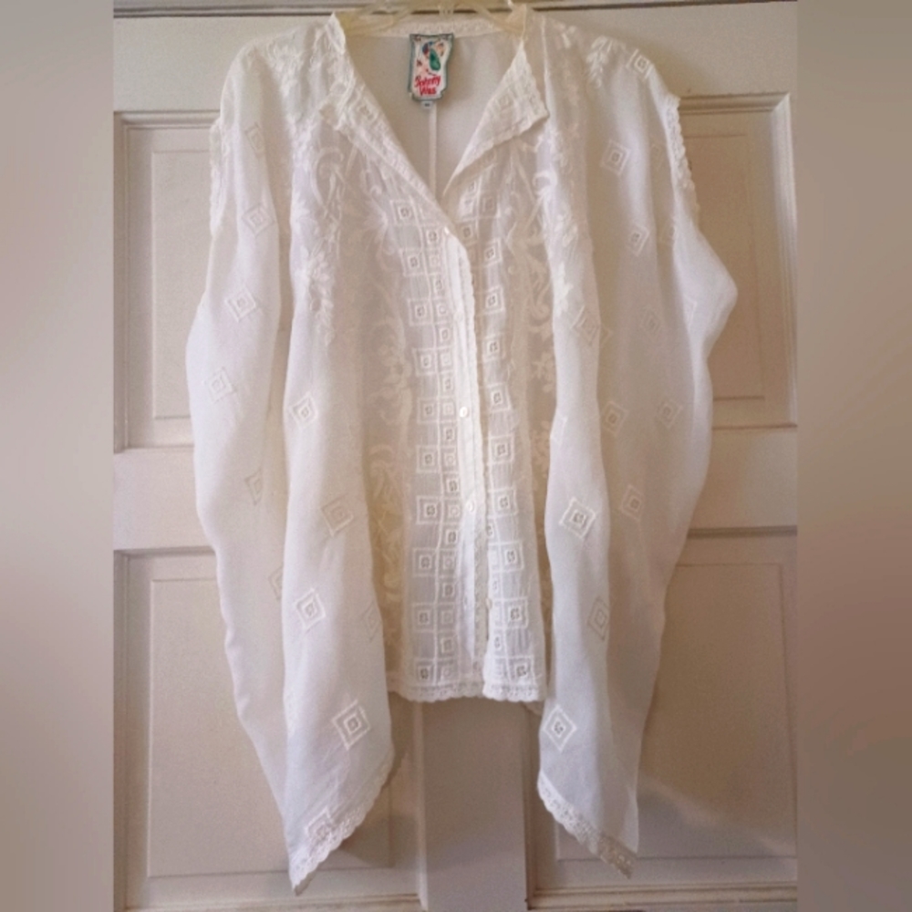Johnny Was - White Embroidered Front Tunic with a Handkerchief-Hem – Size M
